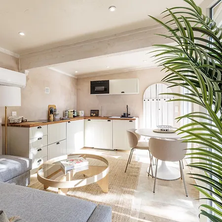 Stunning Juan Les Pins 5 Bed With Pool 昂蒂布