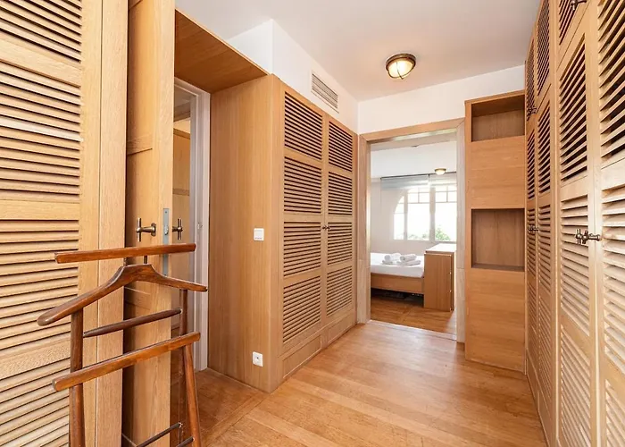 Stunning Juan Les Pins 5 Bed With Pool 别墅 昂蒂布