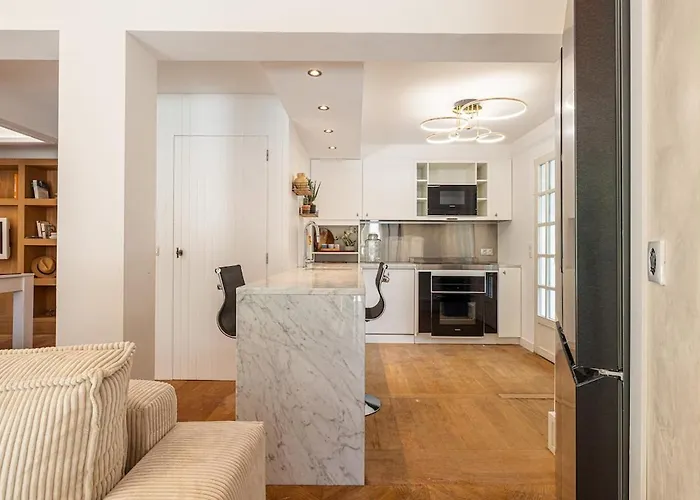 Stunning Juan Les Pins 5 Bed With Pool 别墅 昂蒂布