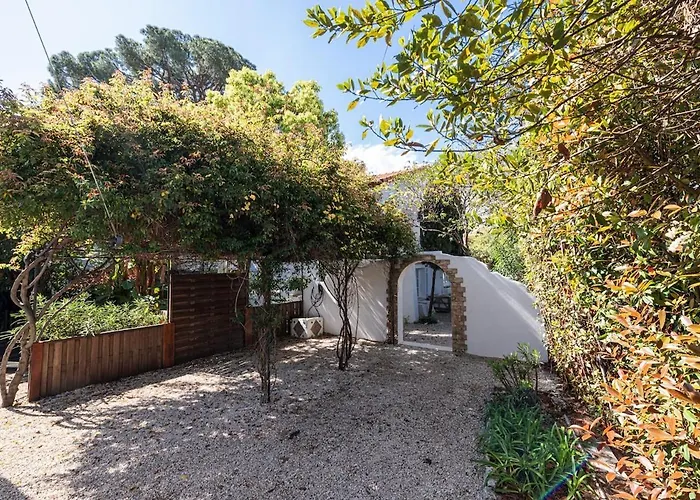 Stunning Juan Les Pins 5 Bed With Pool 别墅 昂蒂布