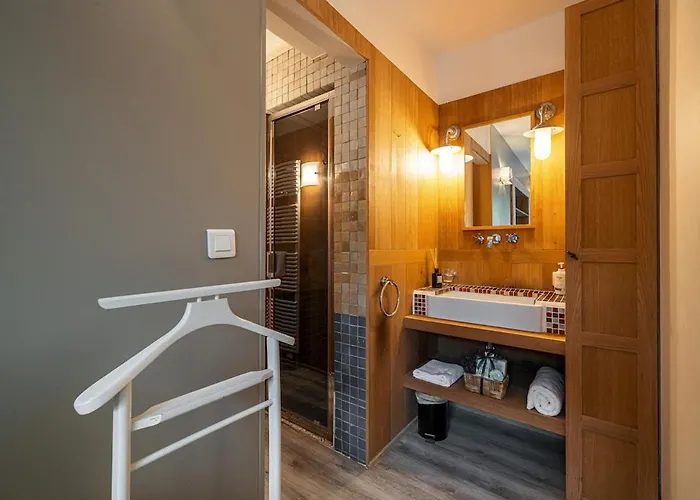 Stunning Juan Les Pins 5 Bed With Pool Villa