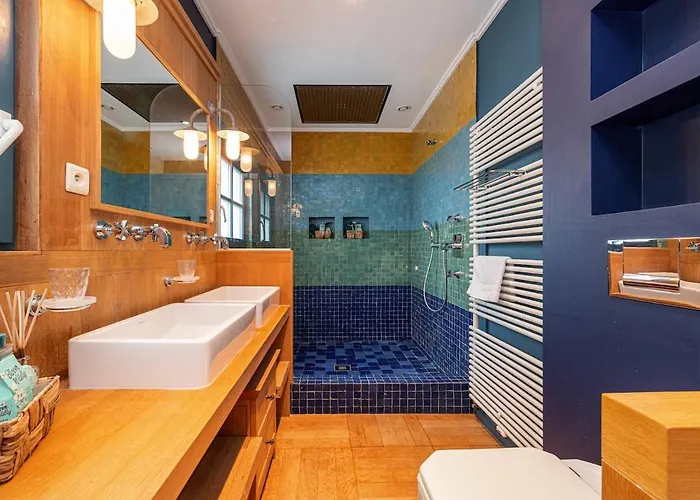 Stunning Juan Les Pins 5 Bed With Pool 别墅