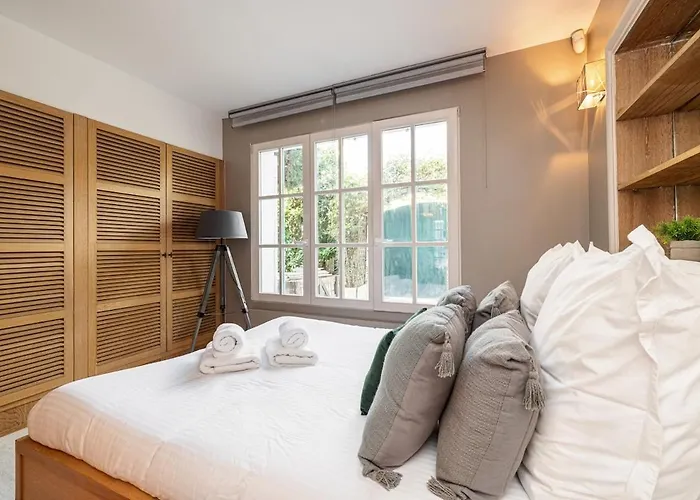 Stunning Juan Les Pins 5 Bed With Pool 别墅 *