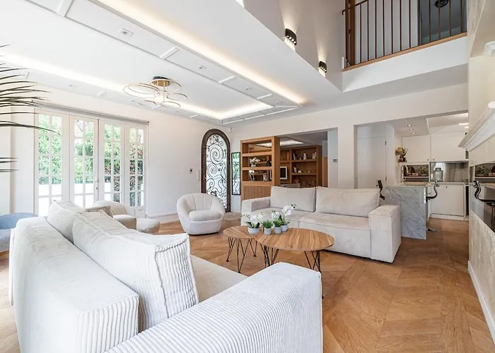 Stunning Juan Les Pins 5 Bed With Pool 昂蒂布