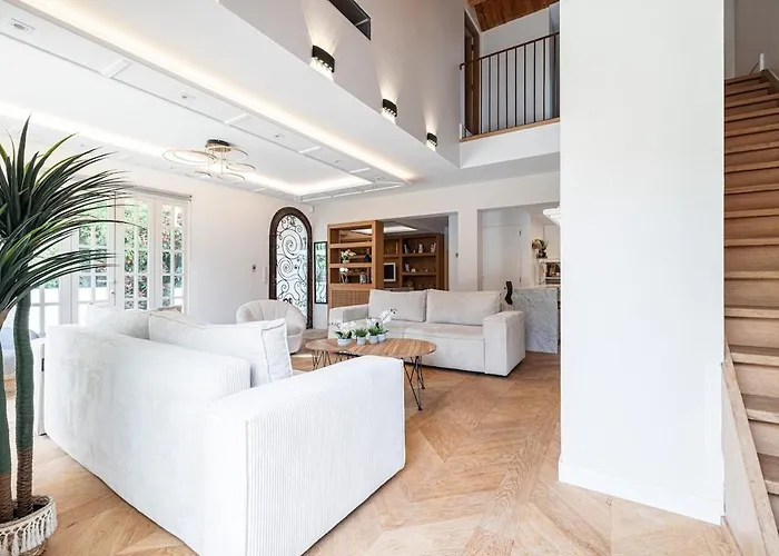 Stunning Juan Les Pins 5 Bed With Pool *