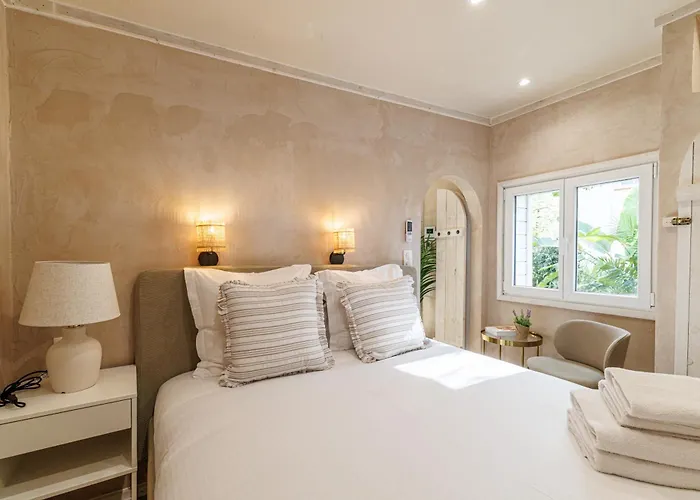 Stunning Juan Les Pins 5 Bed With Pool 别墅 *