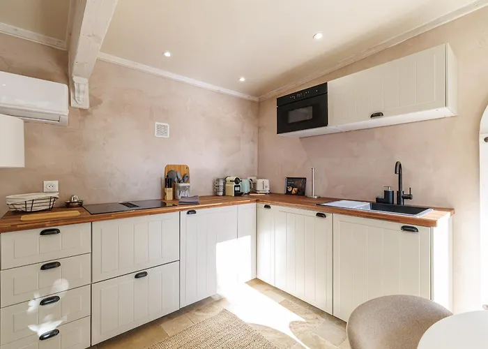 Stunning Juan Les Pins 5 Bed With Pool 别墅